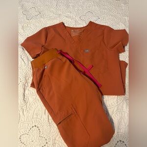 Figs Terracotta Set (Top XS, Bottoms XXS/P)